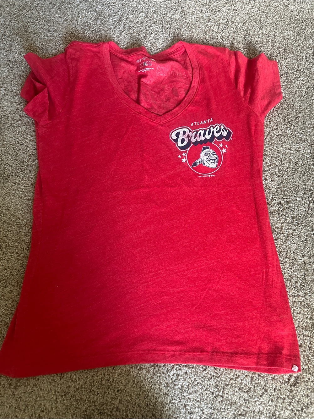 5th & Ocean Red Atlanta Braves V‑Neck Tee